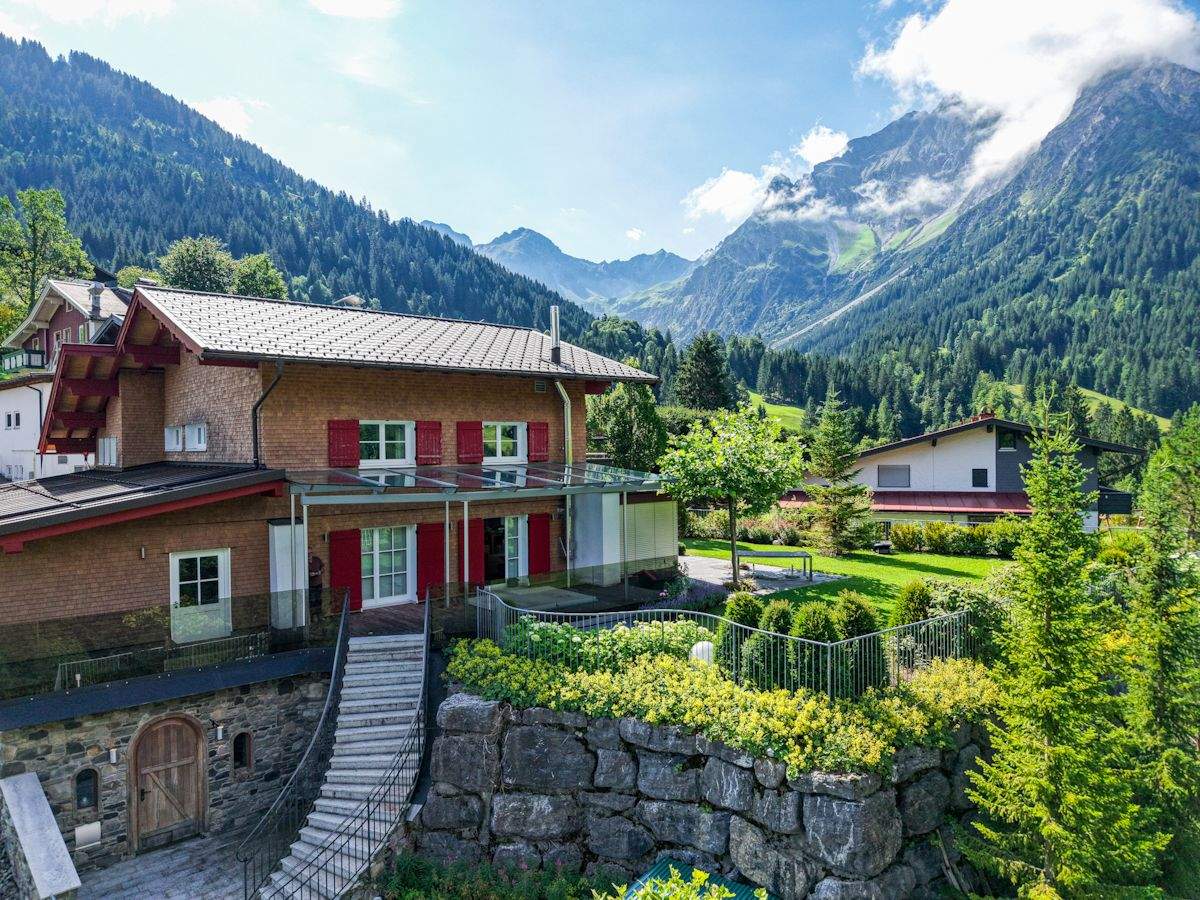 8 rooms House in Mittelberg, Austria No. 252287
