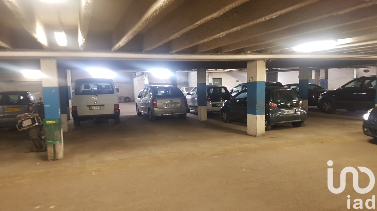 13m² Parking in Paris, France No. 165868