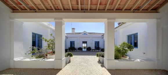 5 bedrooms Villa in Benahavis, Spain No. 120992 4