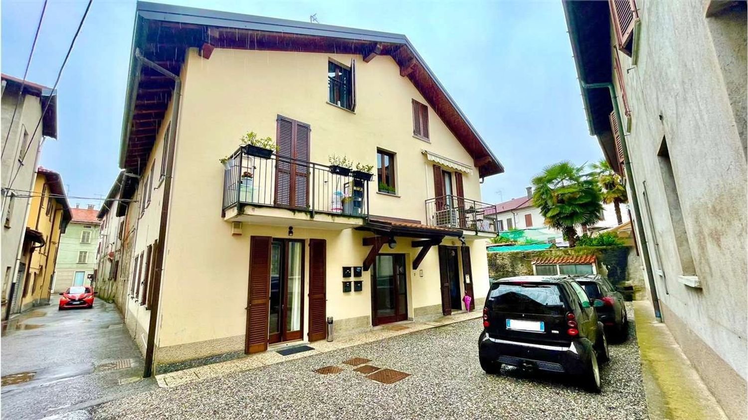 2 bedrooms Apartment in Fino Mornasco, Italy No. 361983