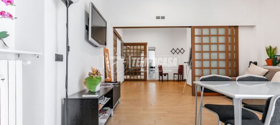 2 bedrooms Apartment in Milan, Italy No. 360757 3