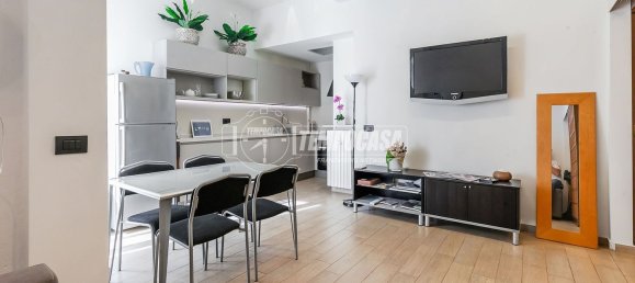 2 bedrooms Apartment in Milan, Italy No. 360757 24