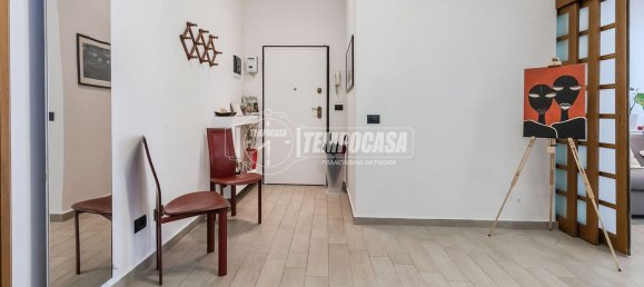 2 bedrooms Apartment in Milan, Italy No. 360757 9