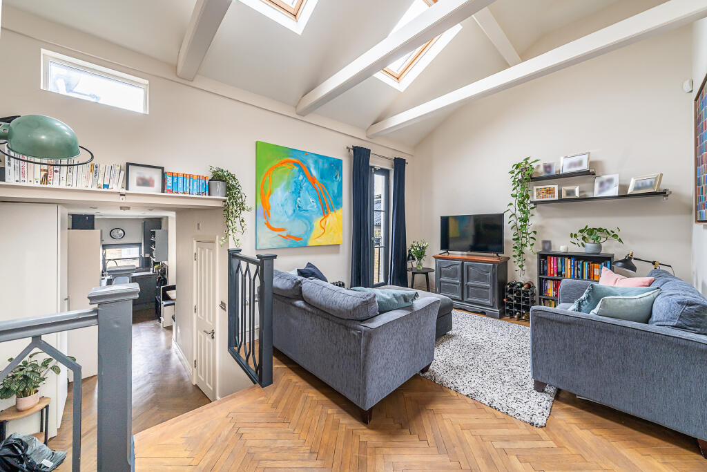 2 bedrooms Apartment in London, United Kingdom No. 14085