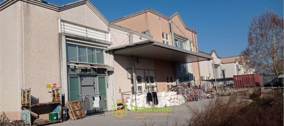 Almacén en Prato, Italy 1198 m² No. 326841 12