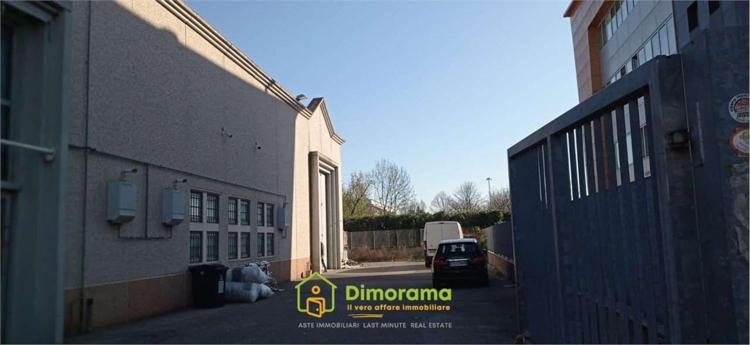 Almacén en Prato, Italy 1198 m² No. 326841