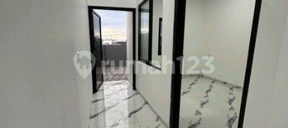 4 bedrooms House in Jakarta, Indonesia No. 1474 20