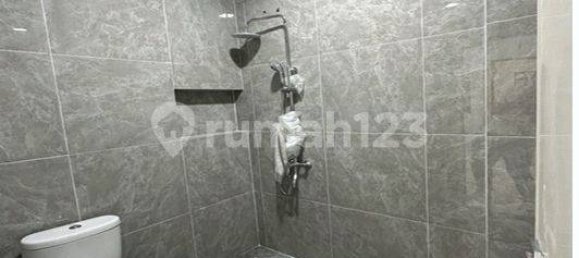 4 bedrooms House in Jakarta, Indonesia No. 1474 15