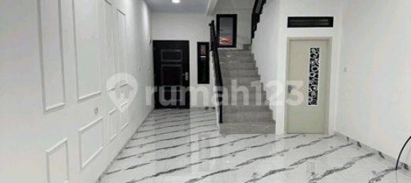 4 bedrooms House in Jakarta, Indonesia No. 1474 28