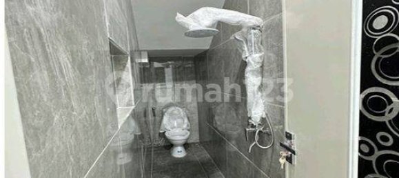 4 bedrooms House in Jakarta, Indonesia No. 1474 9