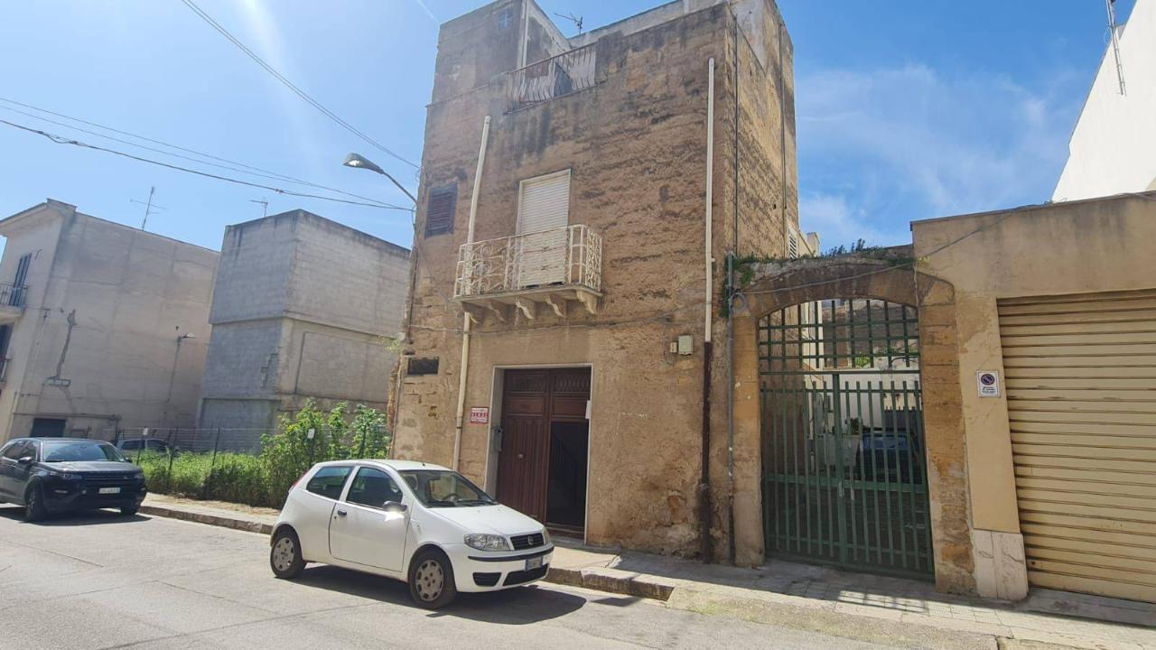 4 rooms Villa in Castelvetrano, Italy No. 41320