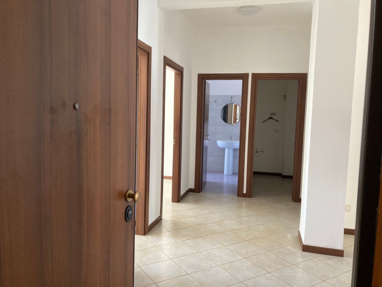 Квартира с 4 комнатами в Пезаро, Италия № 128455