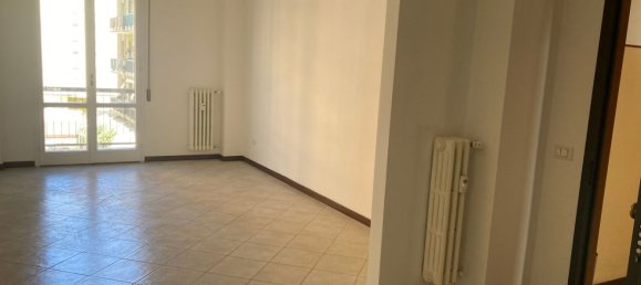 Квартира с 4 комнатами в Пезаро, Италия № 128455 9