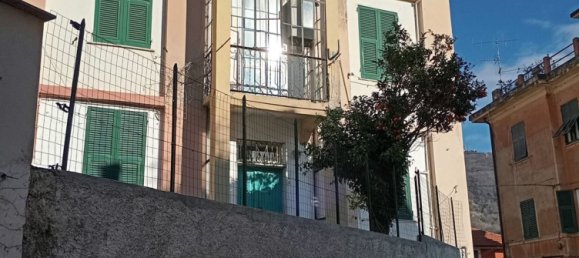 Квартира с 2 комнатами в Генуя, Италия № 236741 3