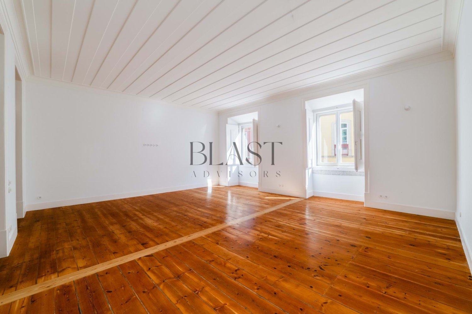 3 bedrooms Apartment in Lisbon, Portugal No. 136517