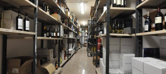 291m² Commercial property in Bologna, Italy No. 4645 6