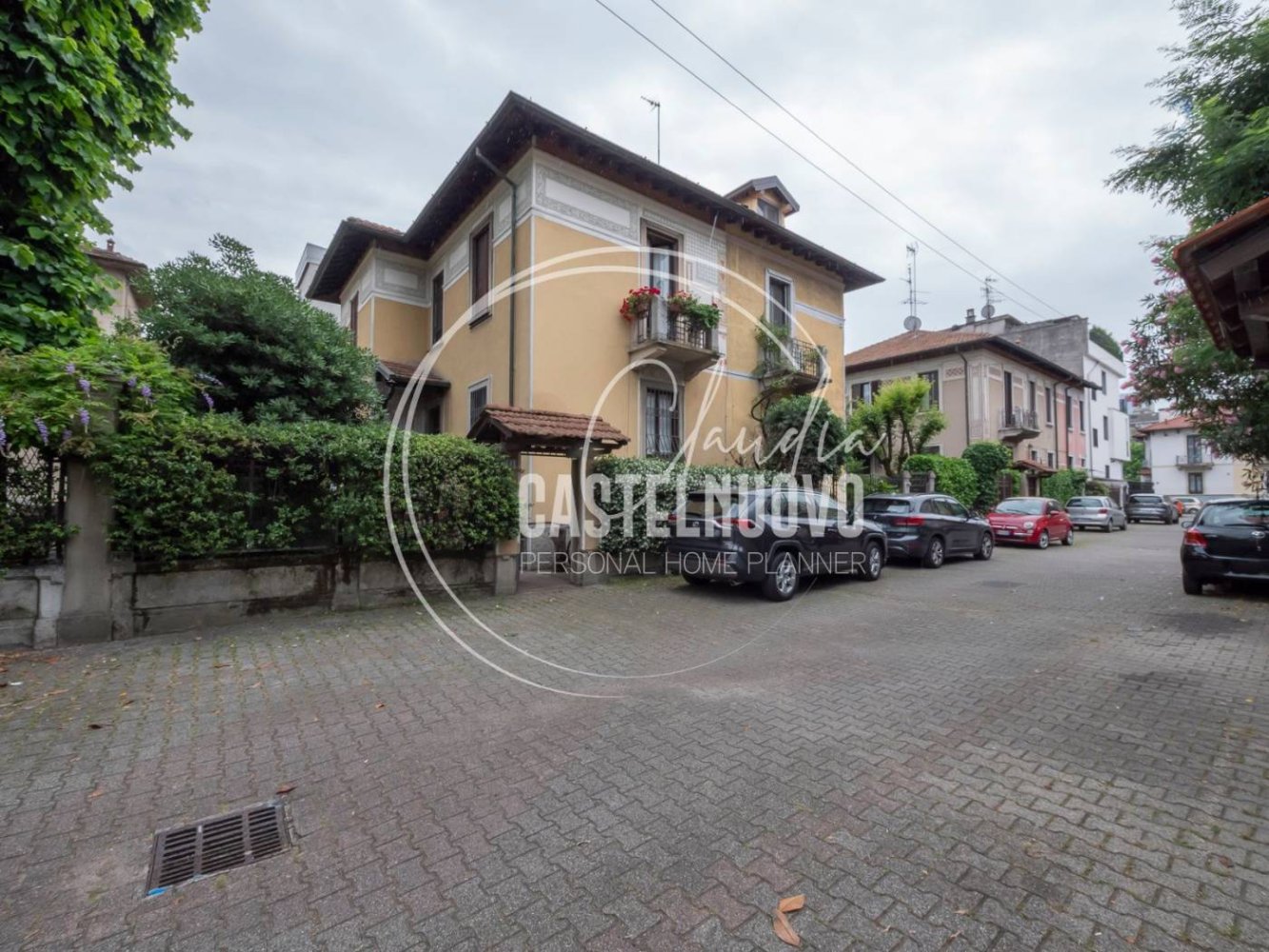 Villa de 2 dormitorios en Milan, Italy No. 392712