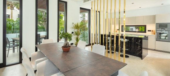 5 bedrooms Villa in Marbella Golden Mile, Spain No. 4710 13