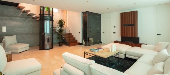 5 bedrooms Villa in Marbella Golden Mile, Spain No. 4710 7