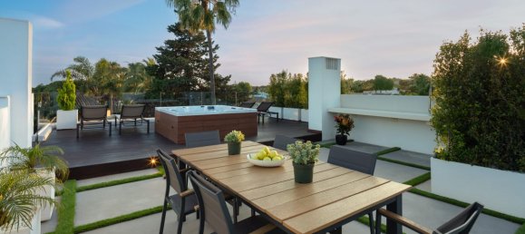 5 bedrooms Villa in Marbella Golden Mile, Spain No. 4710 20