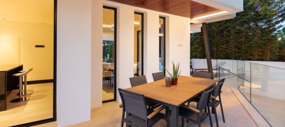 5 bedrooms Villa in Marbella Golden Mile, Spain No. 4710 18