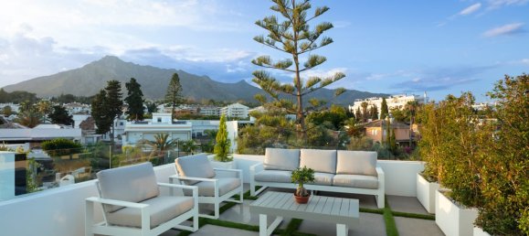 5 bedrooms Villa in Marbella Golden Mile, Spain No. 4710 6