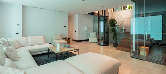 5 bedrooms Villa in Marbella Golden Mile, Spain No. 4710 8