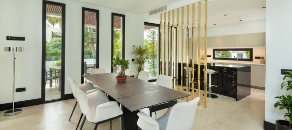 5 bedrooms Villa in Marbella Golden Mile, Spain No. 4710 12