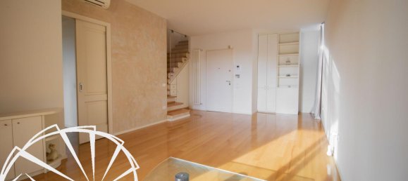 5 rooms Apartment in Prato, Italy No. 139658 4