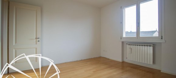 5 rooms Apartment in Prato, Italy No. 139658 7