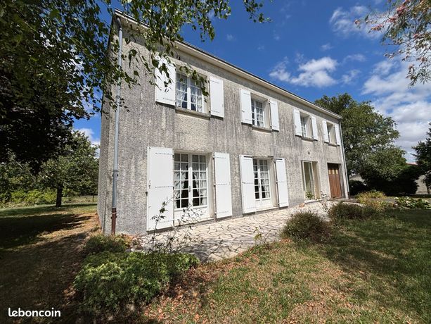 5 bedrooms House in Deux-Sevres, France No. 301534