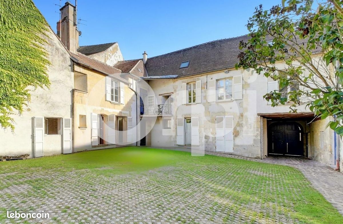 Studio à Senlis, France No. 42433