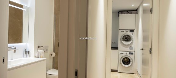 Apartamento de 3 dormitorios en Estepona, Spain No. 77662 2