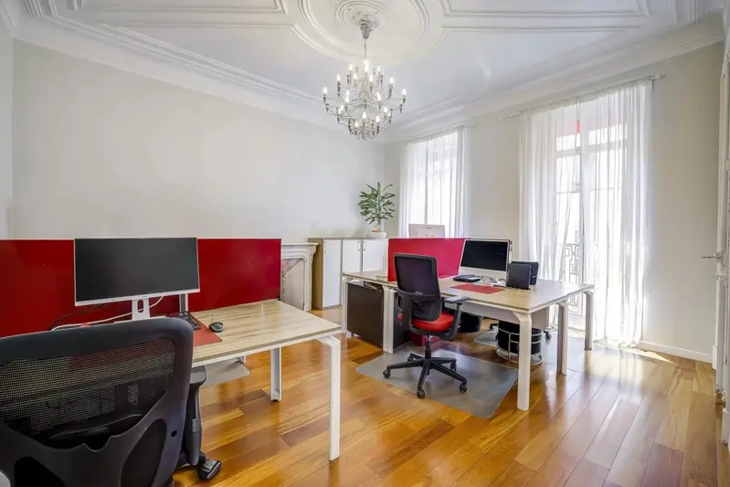 254m² Office in Cannes, France No. 290127