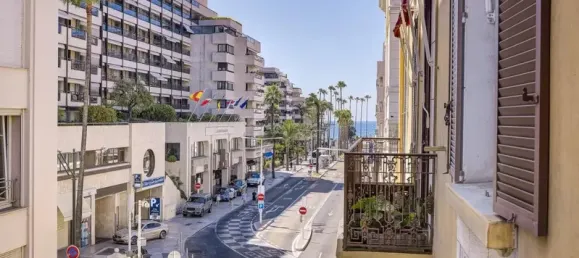 254m² Office in Cannes, France No. 290127 11