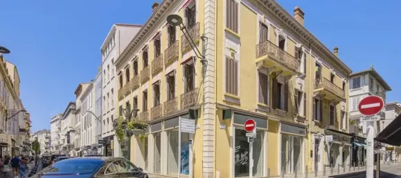 254m² Office in Cannes, France No. 290127 2