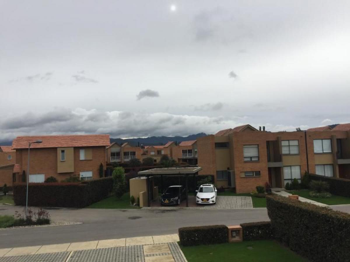 3 bedrooms House in Cundinamarca, Colombia No. 7403