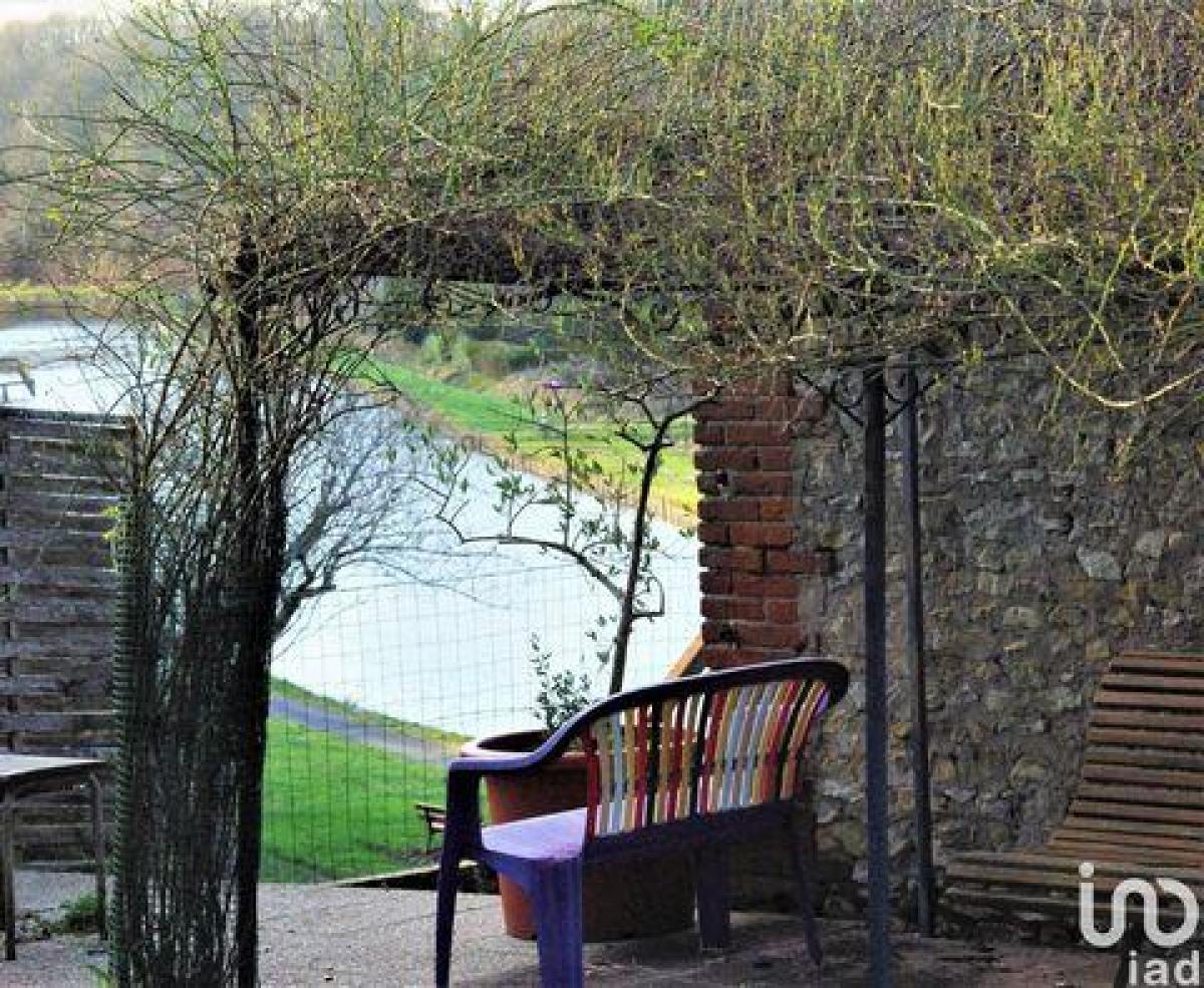 4 bedrooms House in Briare, France No. 7930