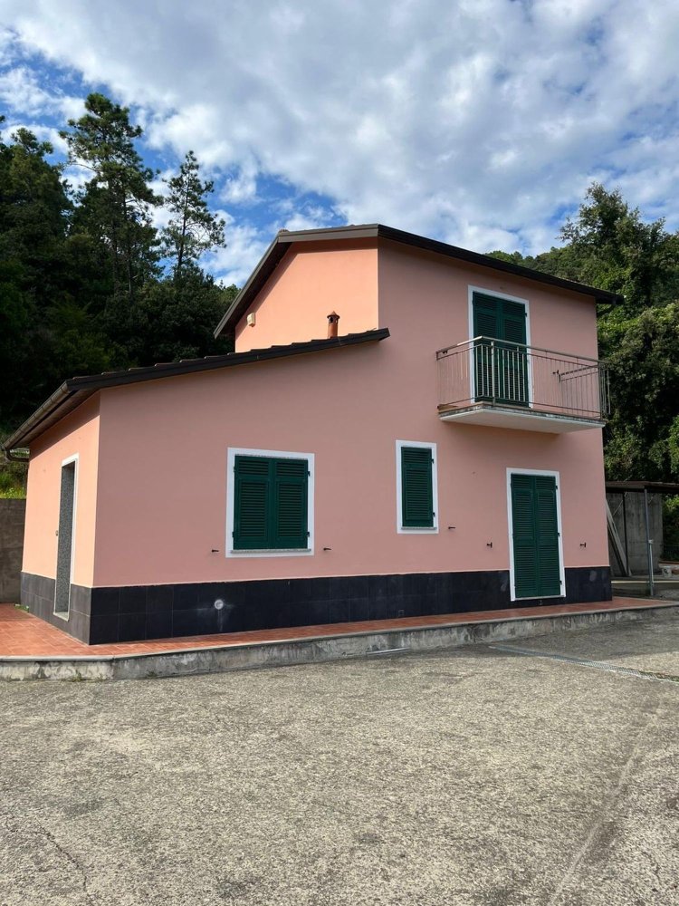 3-salle Maison à Castiglione Chiavarese, Italy No. 310669