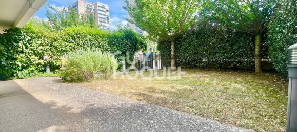 5 rooms Apartment in Massy, France No. 130336 2