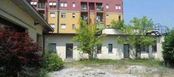 520m² Office in Brescia, Italy No. 142431 2