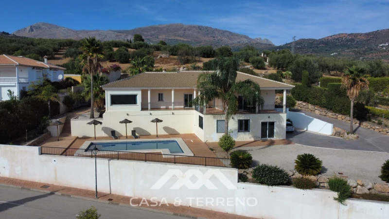 Вилла с 4 спальнями в Периана, Испания № 56059