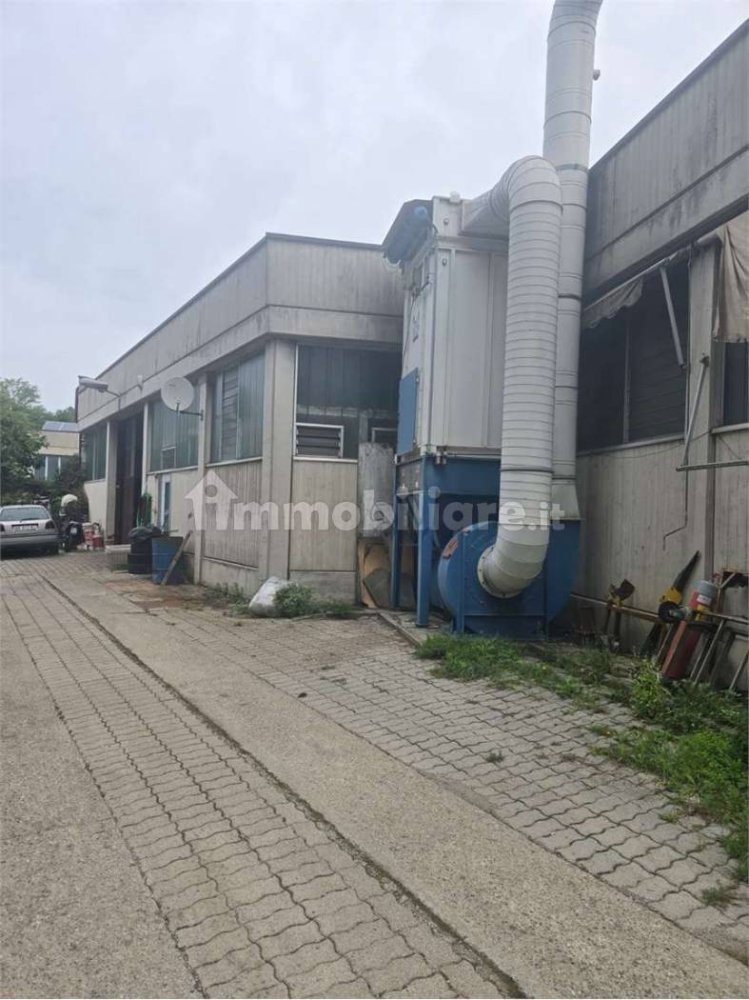 3-Zimmer Gewerbliche Immobilie in Mariano Comense, Italy, Nr. 379403