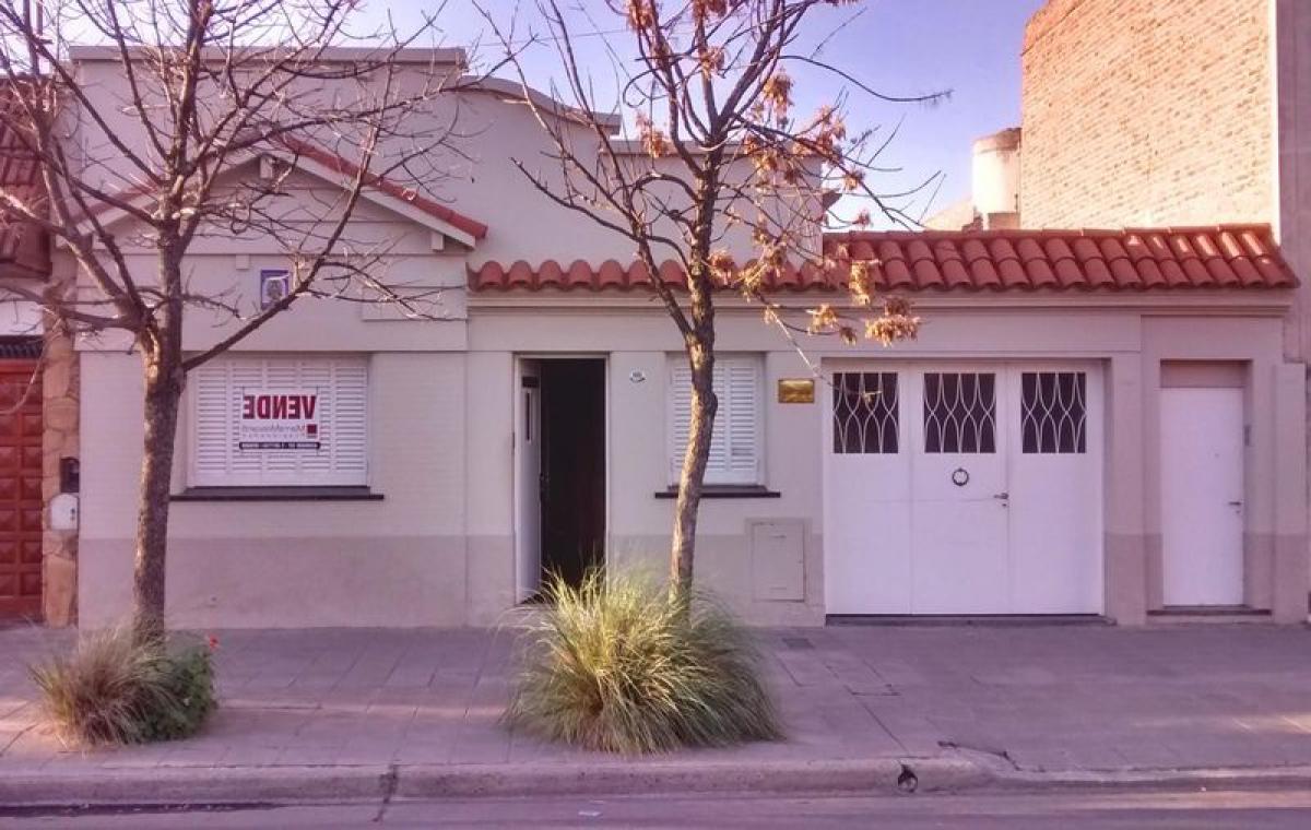 Casa de 5 dormitorios en Buenos Aires, Argentina No. 88039