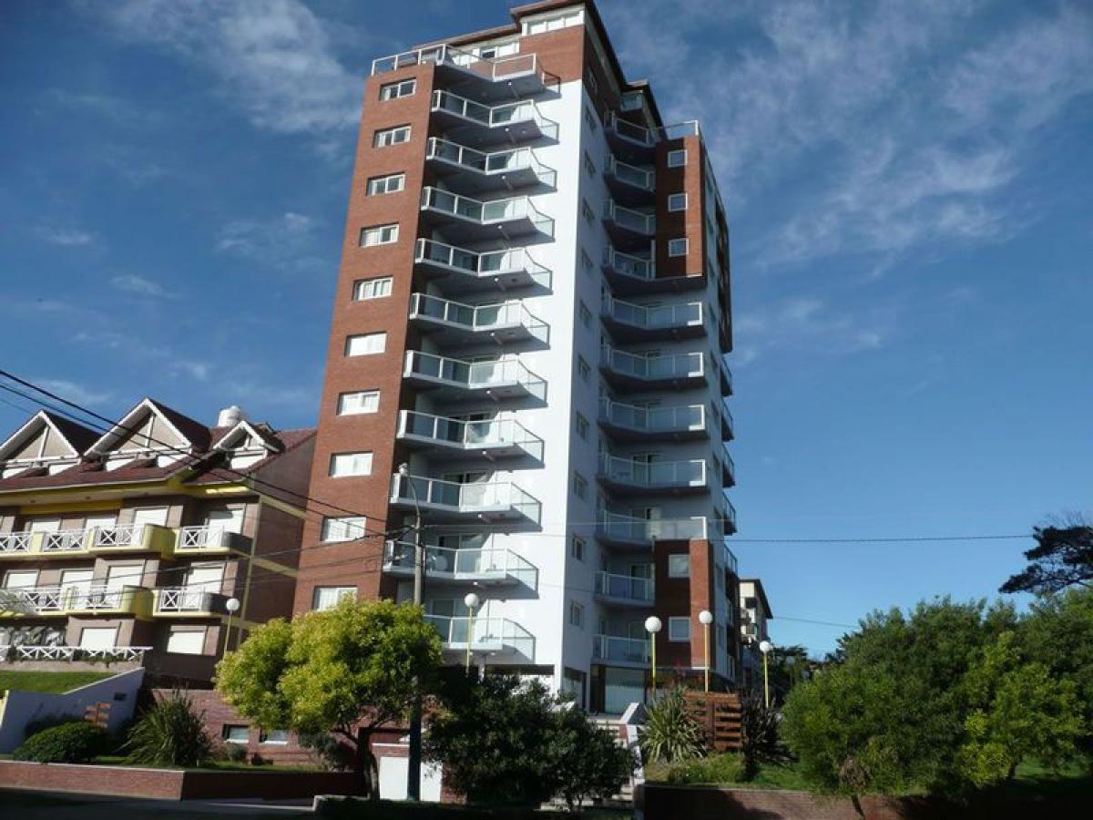 Apartamento de 2 dormitorios en Mar del Plata, Argentina No. 78684