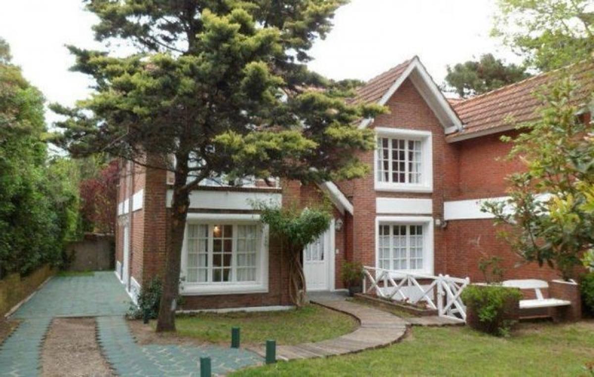 3 bedrooms House in Mar del Plata, Argentina No. 84277