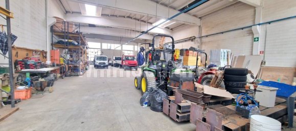 Склад 1800м² в Опера, Италия № 260252 3