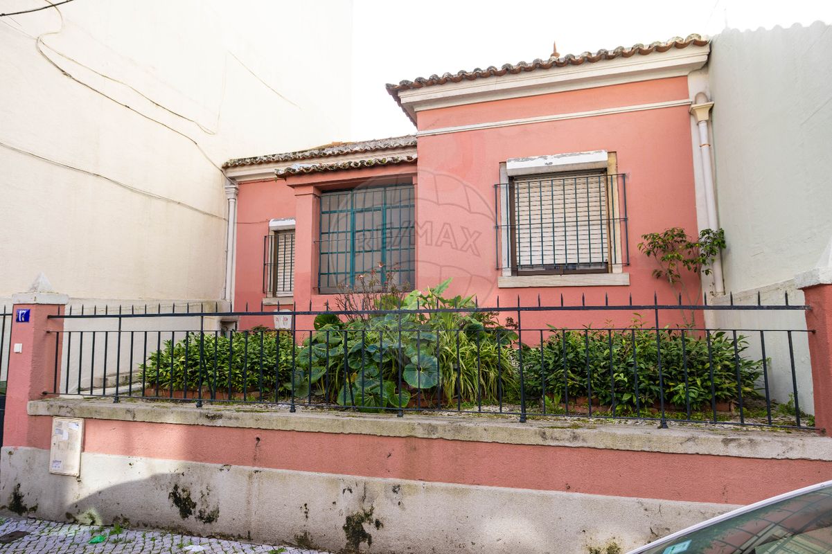 3 bedrooms House in Lisbon, Portugal No. 170024