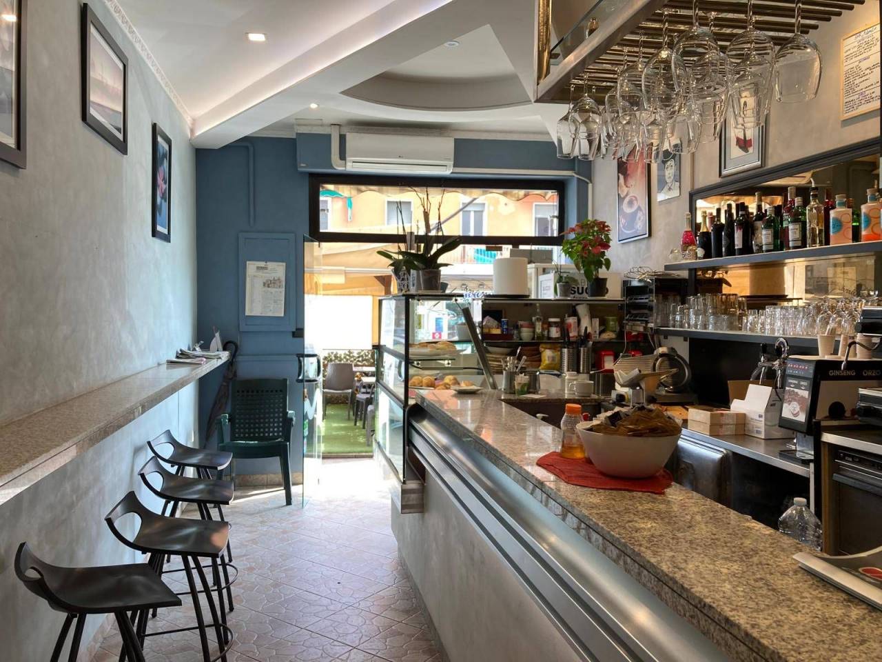 2 rooms Commercial property in Bologna, Italy No. 32257