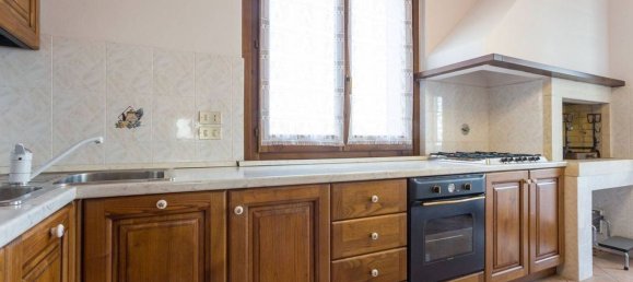 5 rooms Villa in Passignano sul Trasimeno, Italy No. 55658 9